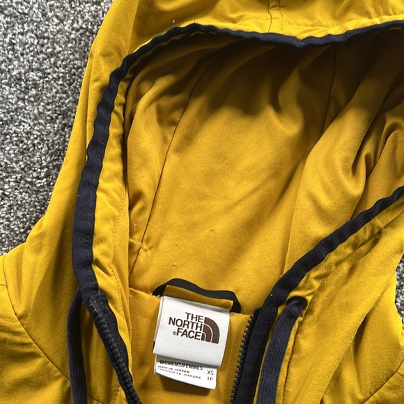 The North Face Lightweight Jacket - Picture 3 of 10